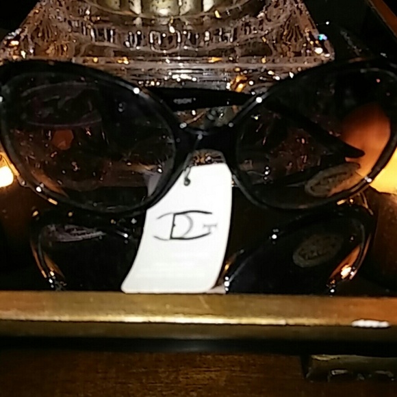 Sunglasses New With Tags - Picture 5 of 5